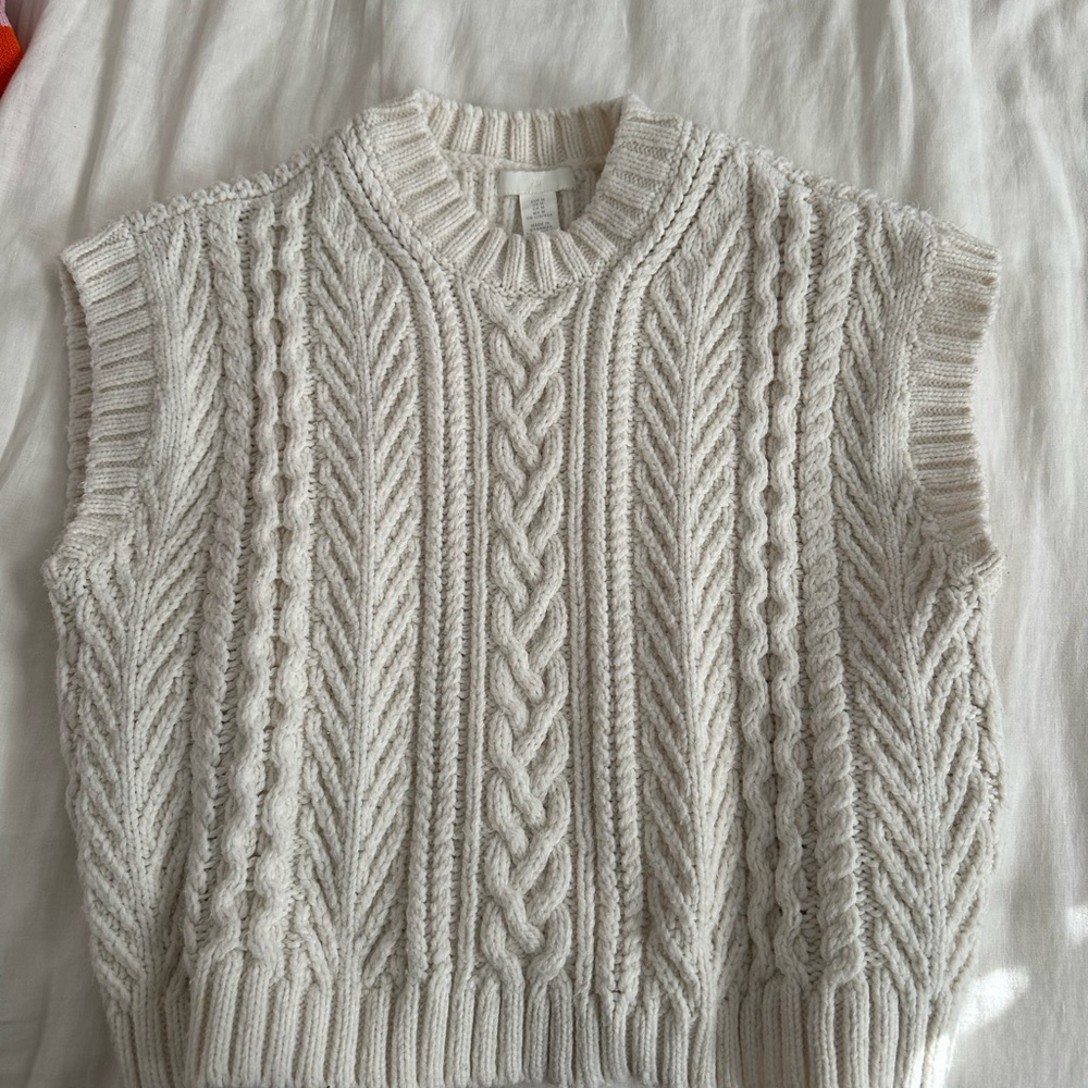 Cable Knit Sleeveless Sweater - Cream